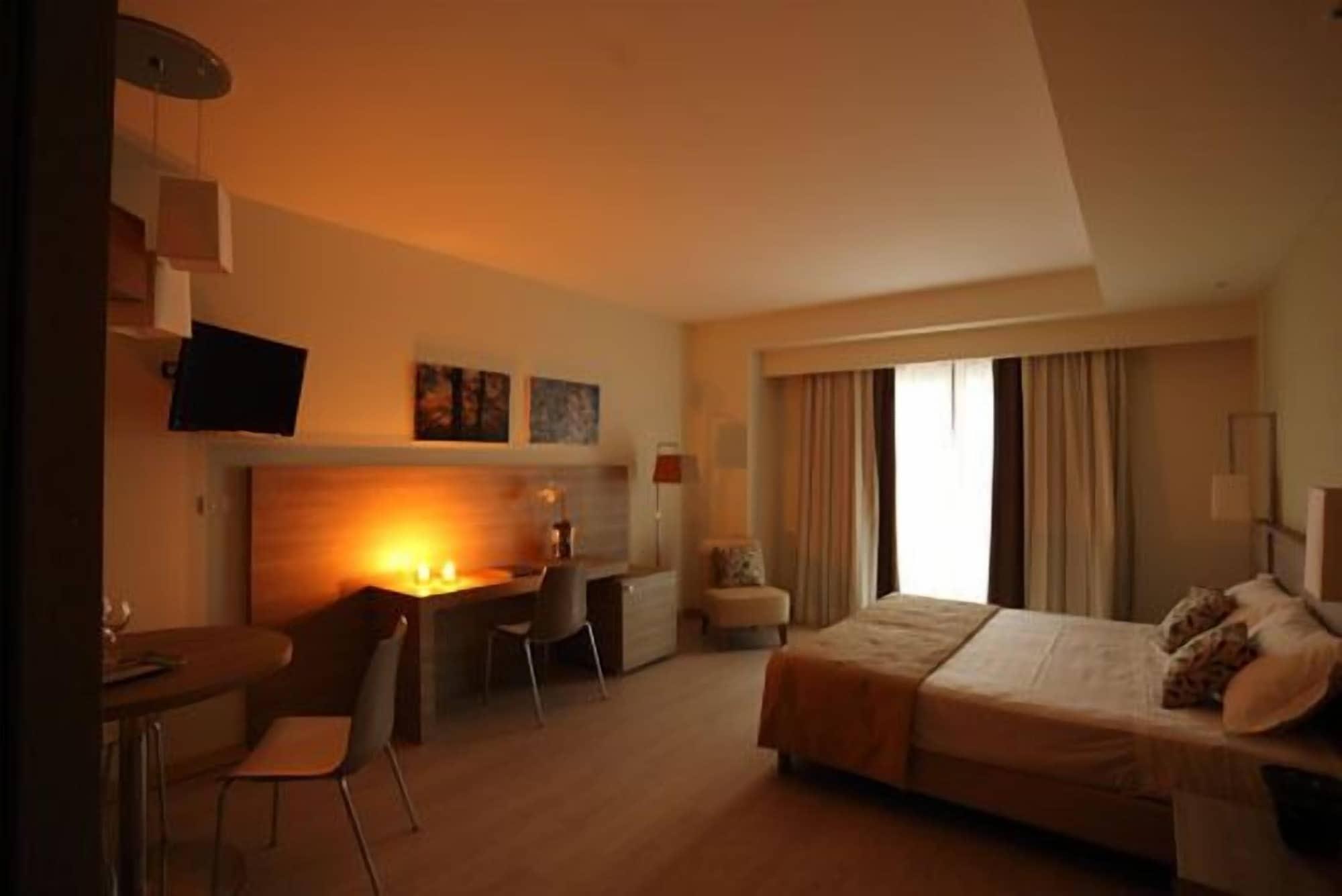 Turin Airport Hotel & Residence San Francesco al Campo Exterior photo